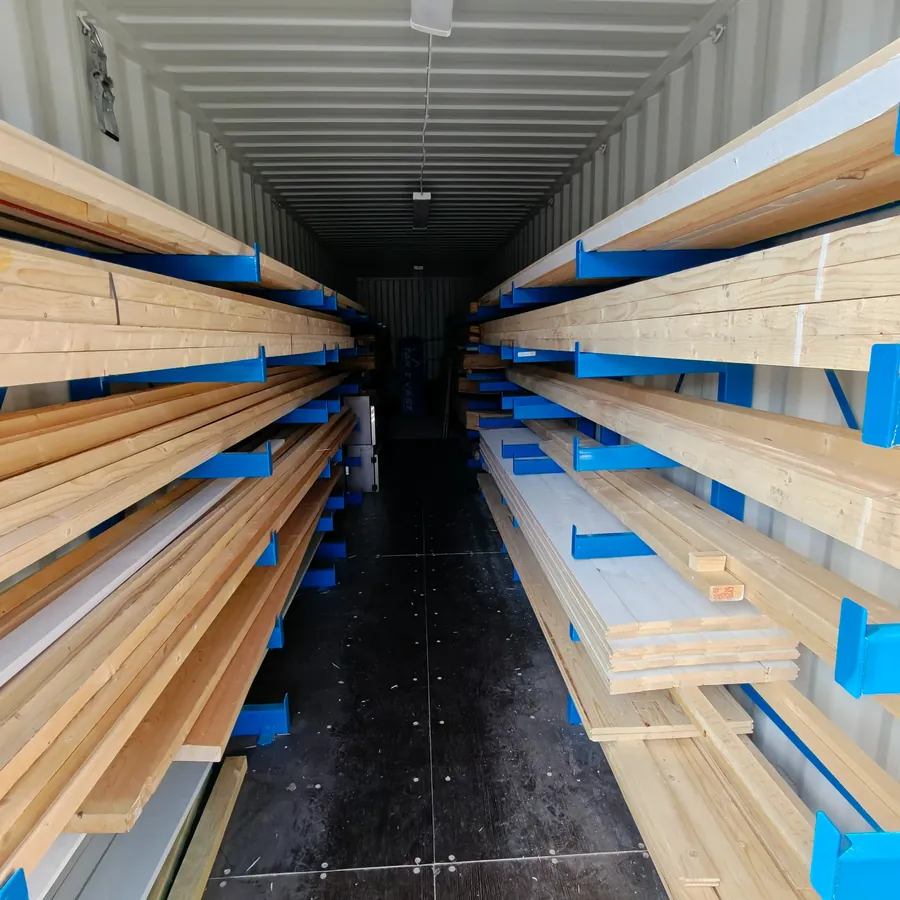 Container med specialbeställda vindskivor i norrlandsvirke